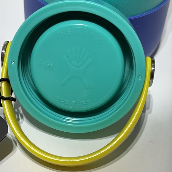 Hydro Flask LIMITED EDITION 40 oz. Hawaii Water Bottle in Mint - Picture 8 of 11